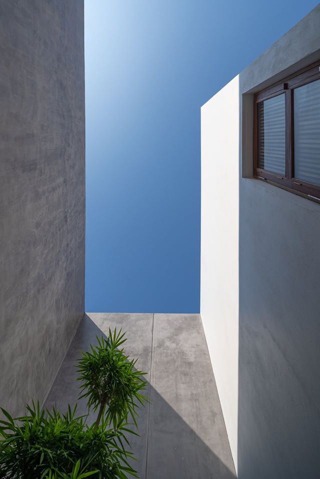  Vợ chồng 8X xây nhà 3,5 tỷ tại Long Biên: Bên ngoài là khối hộp cao 9m nhưng trong nhà lại ngập nắng chill bất ngờ - Ảnh 5.