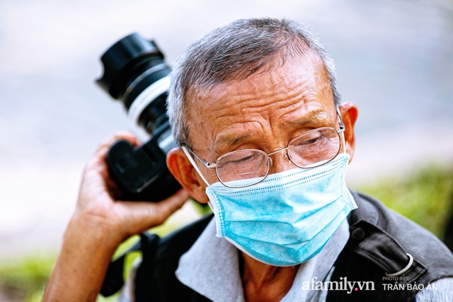  Ông thợ chụp hơn 30 năm đứng chờ ở Bưu điện TP lao đao vì Sài Gòn vào dịch, chạnh lòng 20 nghìn một bức ảnh kỳ công cũng không bằng cái nút trên điện thoại  - Ảnh 10.