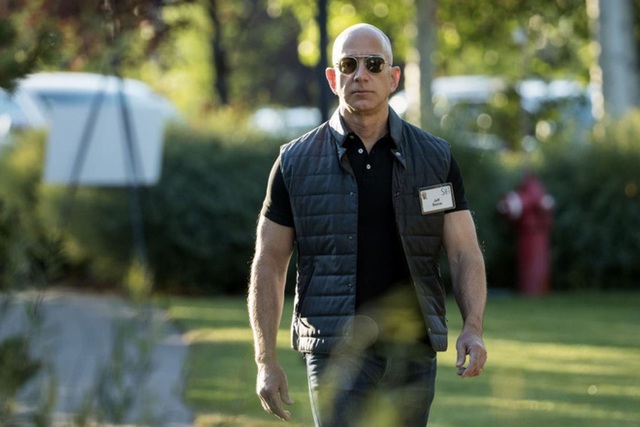 Cựu trợ lý Jeff Bezos kể về sếp cũ: Ông ấy như chú cún con, chạy lòng vòng và không bao giờ thấy mệt - Ảnh 1.