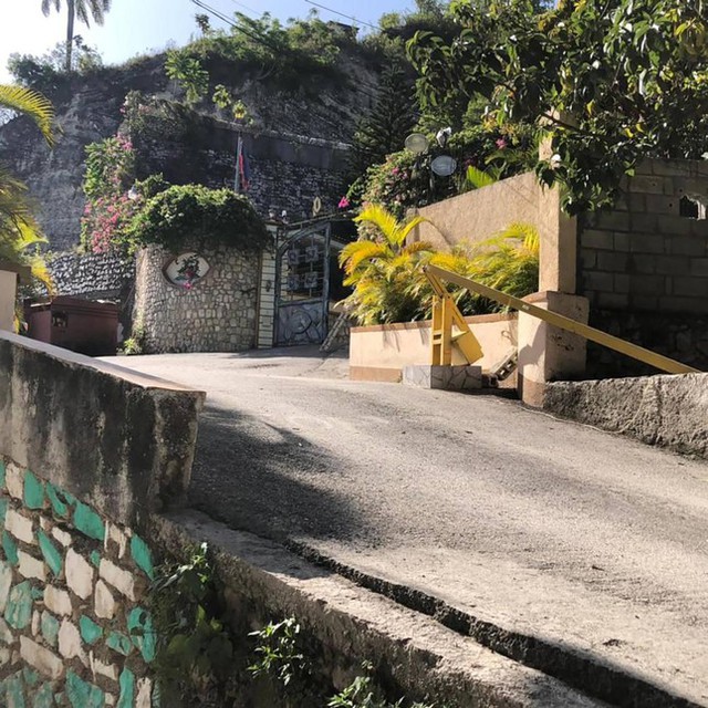 Khoảnh khắc lính đánh thuê nổ súng trong dinh thự tổng thống Haiti - Ảnh 4.
