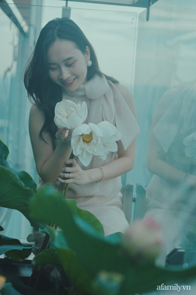 Hồ sen với đủ loại hoa hiếm trên penthouse 300m² của chồng dành tặng vợ ở Hà Nội - Ảnh 7.