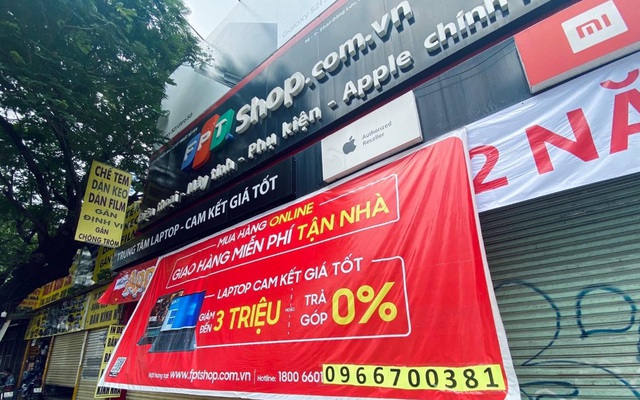 Khách hàng tại khu vực Tp.Hồ Chí Minh, Bình Dương, Đồng Nai sẽ nhận ưu đãi lên đến hơn 50% và được giao hàng trong 60 phút khi chọn mua online tại FPT Shop.