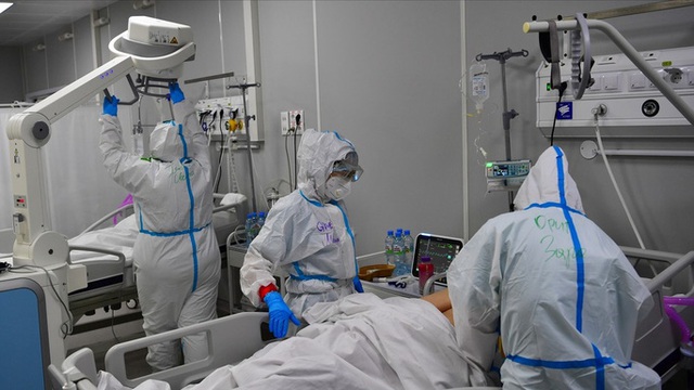  Nga: Nổ ống dẫn ôxy, bác sĩ lao vào cứu bệnh nhân Covid-19 không kịp  - Ảnh 1.