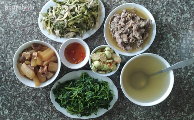 Tiết kiệm mùa dịch, mẹ đảm ở Hà Đông khéo vén nấu mâm cơm 6 người ăn mà chỉ hết 20 ngàn/người - Ảnh 5.