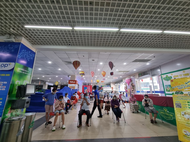 Đà Nẵng: Chính quyền đảm bảo cung ứng thực phẩm, dân vẫn đổ xô đi chợ từ 4h sáng - Ảnh 11.