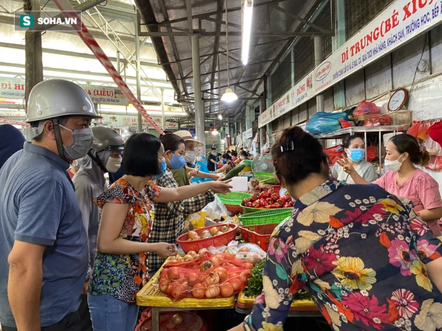  Đà Nẵng: Chính quyền đảm bảo cung ứng thực phẩm, dân vẫn đổ xô đi chợ từ 4h sáng - Ảnh 4.