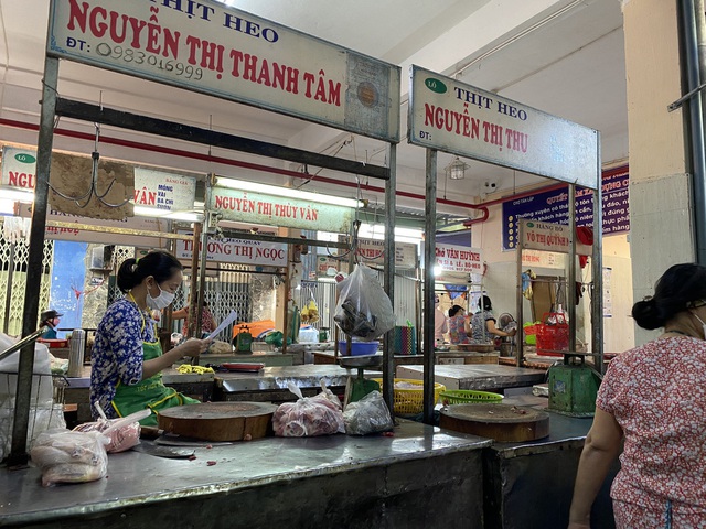  Đà Nẵng: Chính quyền đảm bảo cung ứng thực phẩm, dân vẫn đổ xô đi chợ từ 4h sáng - Ảnh 6.