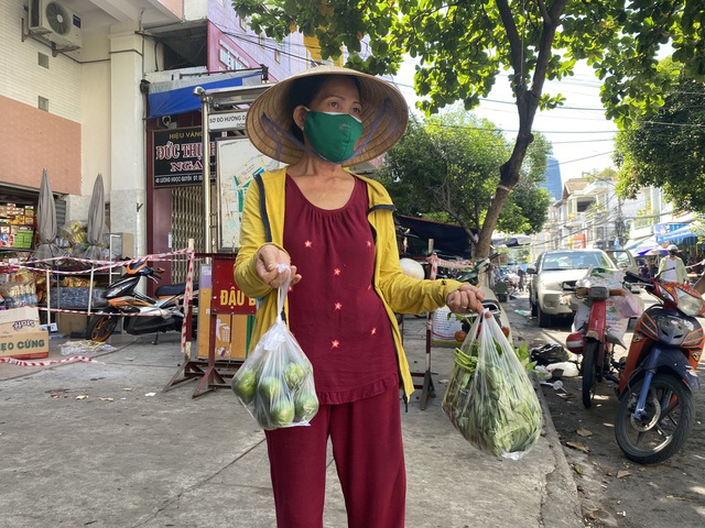  Đà Nẵng: Chính quyền đảm bảo cung ứng thực phẩm, dân vẫn đổ xô đi chợ từ 4h sáng - Ảnh 9.