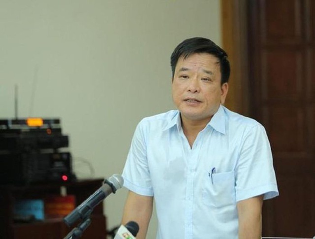  Cựu Chủ tịch Hà Nội Nguyễn Đức Chung bị cáo buộc là chủ mưu vụ mua Redoxy-3C làm sạch hồ, đổ tội cho cấp dưới - Ảnh 1.
