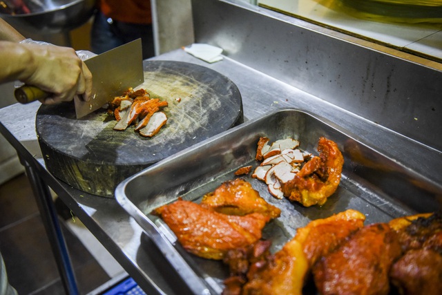  Chủ quán thịt dê HN biến cửa hàng thành bếp ăn 0 đồng, mỗi ngày phục vụ hàng trăm suất cơm miễn phí - Ảnh 5.
