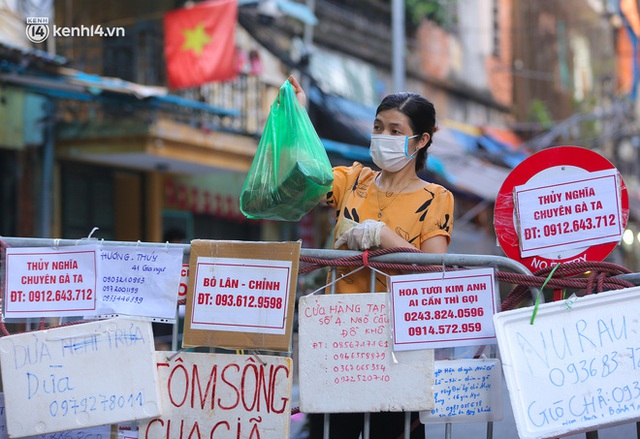  Biển quảng cáo treo kín hàng rào trong khu chợ nhà giàu tại Hà Nội, giãn cách xã hội nhưng alo là có hàng - Ảnh 12.