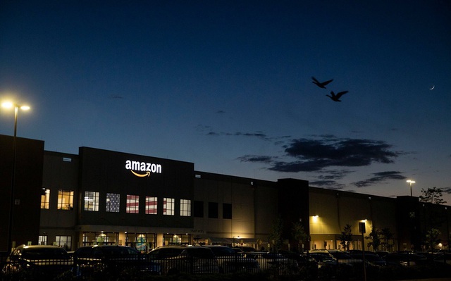 Amazon đánh bại đế chế Walmart. (Ảnh: NYT)