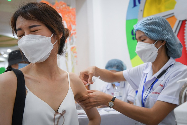  TS BS Nguyễn Huy Luân giải đáp 14 thắc mắc thường gặp khi tiêm vắc xin Covid-19 ai cũng nên biết - Ảnh 2.