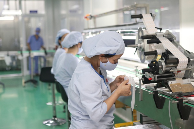  Đột nhập nhà máy duy nhất sản xuất dung môi vaccine Pfizer tại Việt Nam - Ảnh 2.