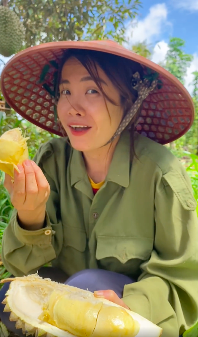  Bỏ Sài Gòn về quê làm vườn, cô nàng gây sốt với loạt clip viral: Sầu riêng, bơ trĩu quả, xem mà không thể kìm lòng! - Ảnh 6.