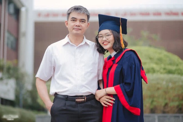 Thủ khoa Học viện An ninh Nhân dân có cha ở tuyến đầu chống dịch: Chiều nay, con đứng gác mà thấy nghẹn lòng - Ảnh 1. Thủ khoa Học viện An ninh Nhân dân có cha ở tuyến đầu chống dịch: Chiều nay, con đứng gác mà thấy nghẹn lòng - Ảnh 1.