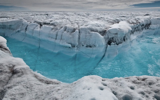 Chuyện chưa từng có: Đỉnh băng Greenland xuất hiện mưa thay vì tuyết - Ảnh 2.