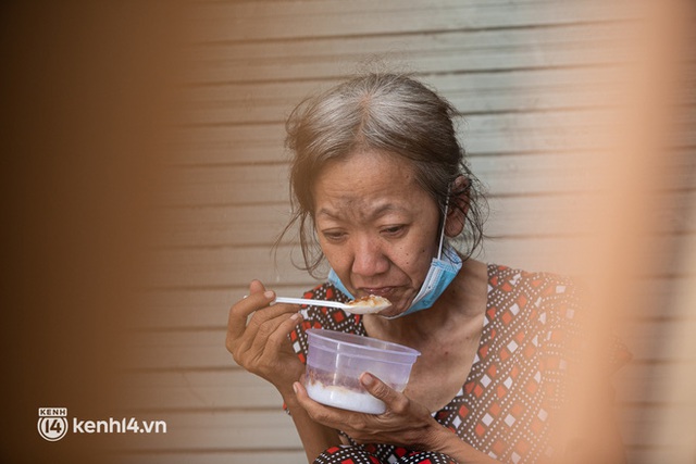  “Đôi khi cáu gắt đánh nhau vài cái, nhưng tôi với ổng thương nhau mà... - Ảnh 13.