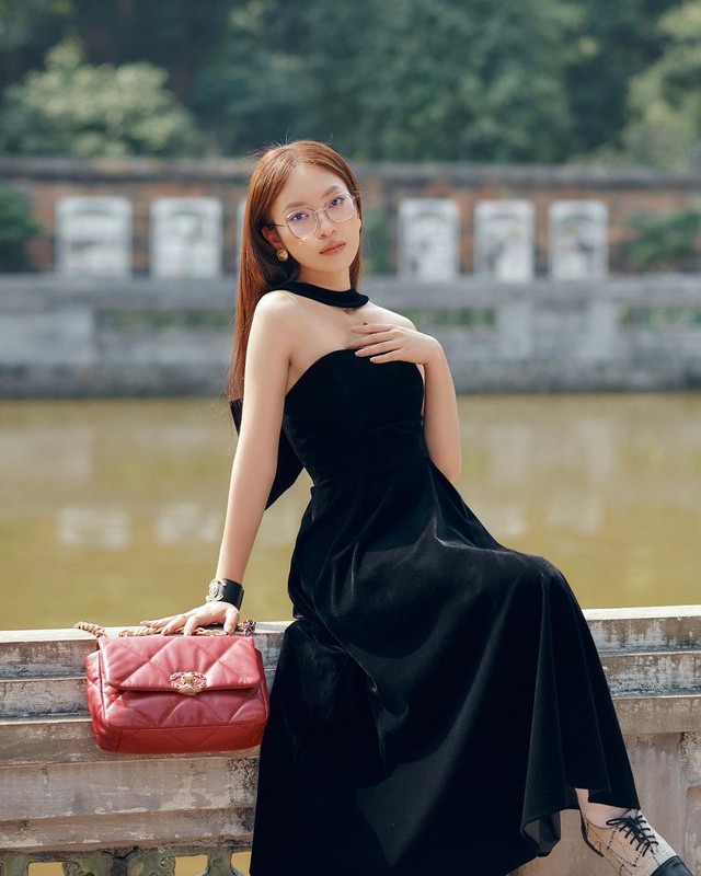 Mới tốt nghiệp ĐH 1 năm, Khánh Vy đã xách túi hiệu Dior 70 triệu đồng, lái xế hộp đi làm ở VTV! - Ảnh 6.
