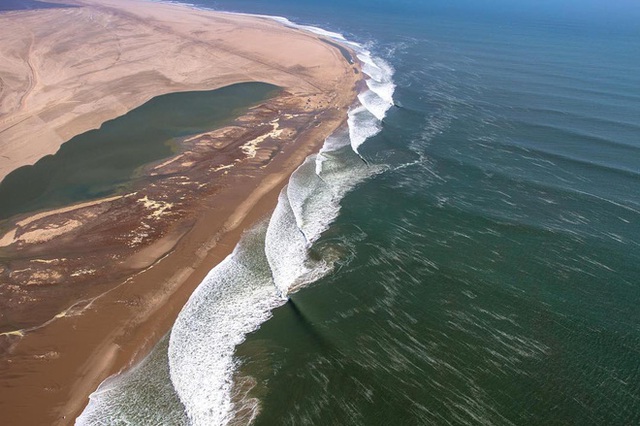 Skeleton Coast: Discover the most dangerous coast in the world - Photo 3.