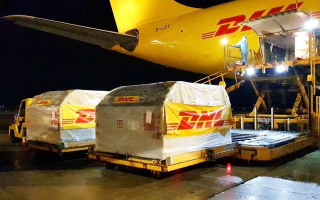 DHL Express vẫn chuyển vắc-xin về TP.HCM.