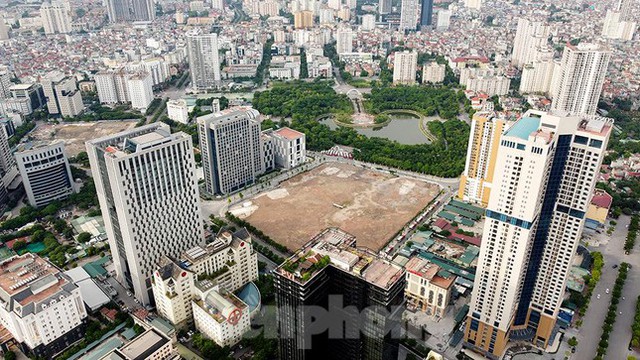 Nhìn từ Flycam khu đất 3,2ha xây dựng Đại sứ quán Mỹ trị giá 1,2 tỉ USD ở Hà Nội - Ảnh 1.
