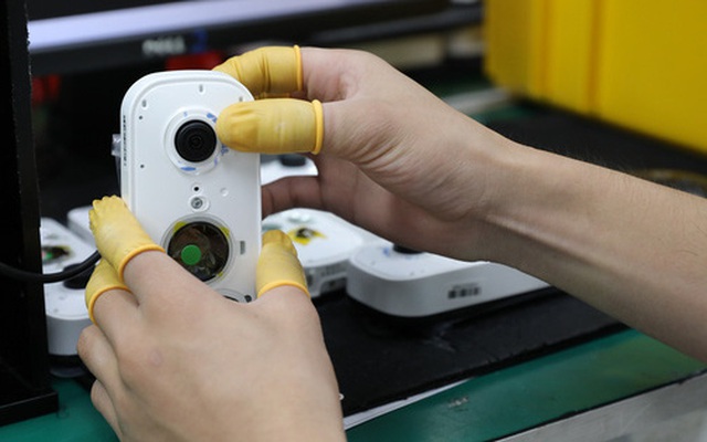 Sản xuất camera thông minh tại nhà máy Sky Light Việt Nam