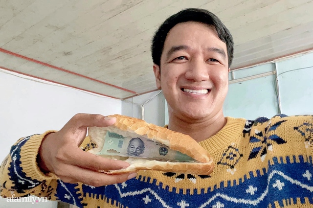 Nhựt Minh - Anh chàng nổi tiếng vì tặng người nghèo những ổ bánh mì đắt nhất Việt Nam, khiến ai mở ra cũng chảy nước mắt vì hạnh phúc trong mùa Covid - Ảnh 2.
