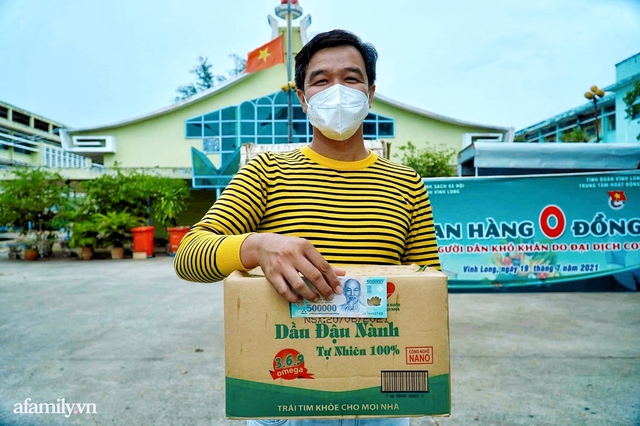 Nhựt Minh - Anh chàng nổi tiếng vì tặng người nghèo những ổ bánh mì đắt nhất Việt Nam, khiến ai mở ra cũng chảy nước mắt vì hạnh phúc trong mùa Covid - Ảnh 10.