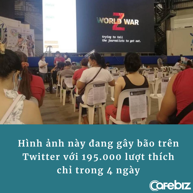 Người đi tiêm vaccine Covid-19 ở Philippines được cho xem phim đại dịch zombie trong lúc chờ đến lượt - Ảnh 1.