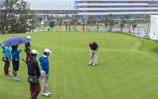 Một số cán bộ tỉnh Bình Định chơi golf trong mùa dịch (Ảnh minh hoạ)