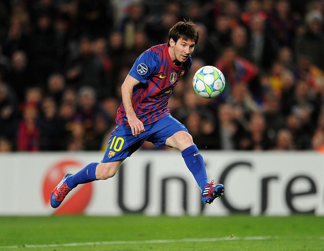 Toàn bộ sự nghiệp vĩ đại của Messi tại Barcelona qua ảnh - Ảnh 15.