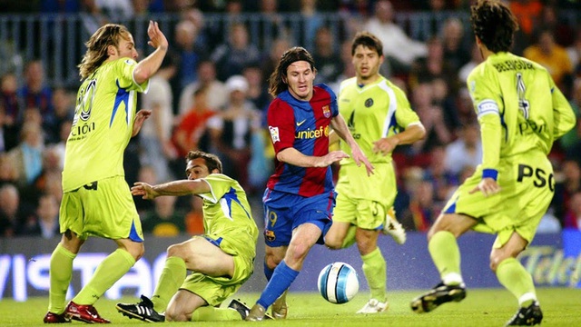 Toàn bộ sự nghiệp vĩ đại của Messi tại Barcelona qua ảnh - Ảnh 9. Toàn bộ sự nghiệp vĩ đại của Messi tại Barcelona qua ảnh - Ảnh 9.