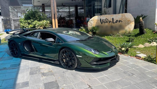  Đại gia Vinh cái bang - người vừa “tậu” Lamborghini màu xanh độc nhất Việt Nam giàu cỡ nào? - Ảnh 1.