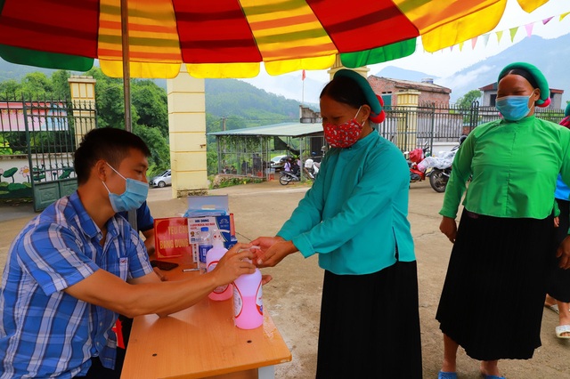 Huyện có tỷ lệ tiêm vắc xin COVID-19 cao nhất Việt Nam, đã tiêm Sinopharm cho 80% người trên 18 tuổi: Chúng tôi chỉ nói “3 thật”! - Ảnh 3.