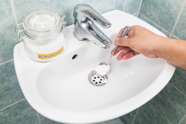 Không cần dùng máy hút ẩm đắt tiền, áp dụng những mẹo này giúp phòng tắm luôn thơm tho khô thoáng mà lại tiết kiệm - Ảnh 6.