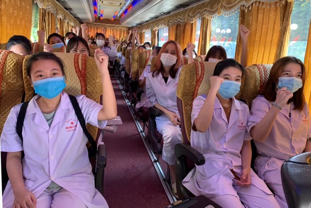  Gần 4.000 nhân viên y tế từ 11 tỉnh, thành chi viện Hà Nội chống dịch Covid-19 - Ảnh 2.