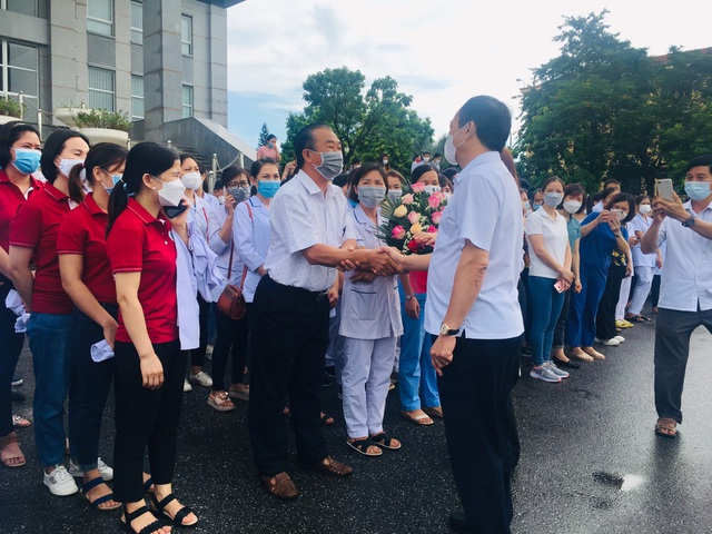  Gần 4.000 nhân viên y tế từ 11 tỉnh, thành chi viện Hà Nội chống dịch Covid-19 - Ảnh 3.