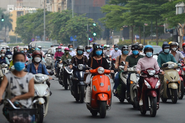  Ảnh: Đường phố Hà Nội đông nghịt xe cộ sáng đầu tuần - Ảnh 9.