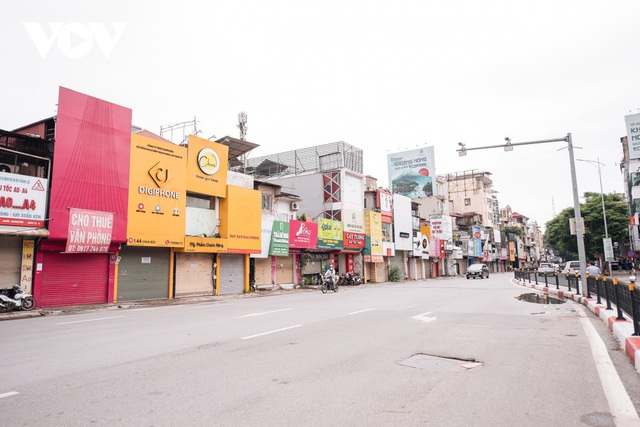  Các con phố buôn bán tại Hà Nội vẫn im lìm chờ ngày mở cửa trở lại - Ảnh 1.