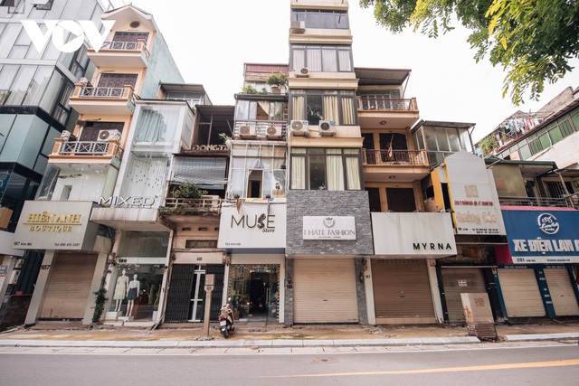  Các con phố buôn bán tại Hà Nội vẫn im lìm chờ ngày mở cửa trở lại - Ảnh 19.