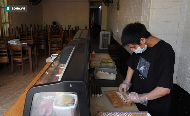  Được bán mang về, chủ quán ăn ở Hà Nội chỉ dám làm số lượng ít để thăm dò - Ảnh 10.