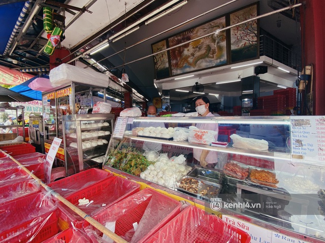 Bánh Trung thu Như Lan có 50 tuổi vẫn hot nhất Sài Gòn: Shipper đợi 2 tiếng chưa tới lượt, khách sộp mua hẳn 11 triệu tiền bánh! - Ảnh 12.