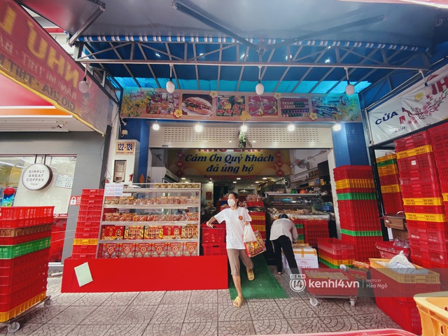  Bánh Trung thu Như Lan có 50 tuổi vẫn hot nhất Sài Gòn: Shipper đợi 2 tiếng chưa tới lượt, khách sộp mua hẳn 11 triệu tiền bánh! - Ảnh 14.