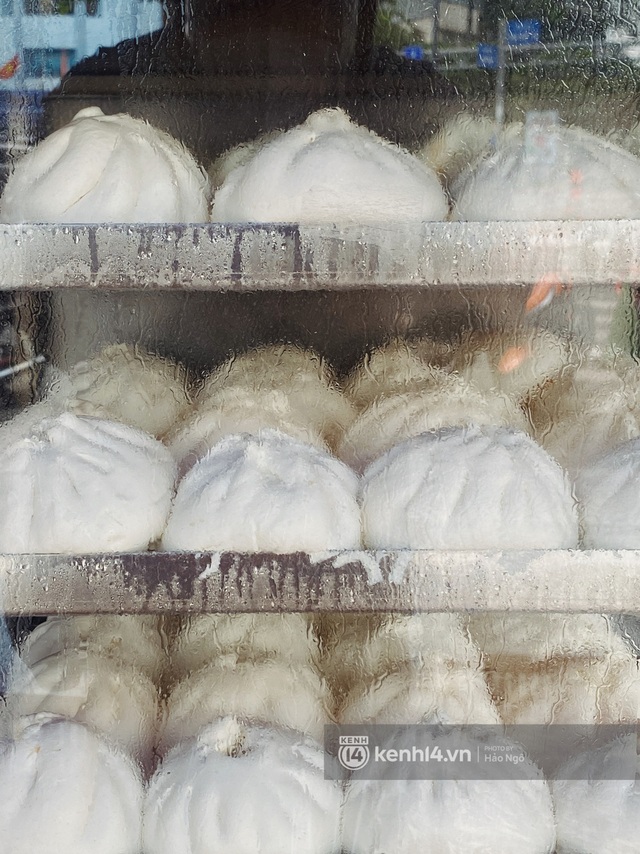  Bánh Trung thu Như Lan có 50 tuổi vẫn hot nhất Sài Gòn: Shipper đợi 2 tiếng chưa tới lượt, khách sộp mua hẳn 11 triệu tiền bánh! - Ảnh 16.