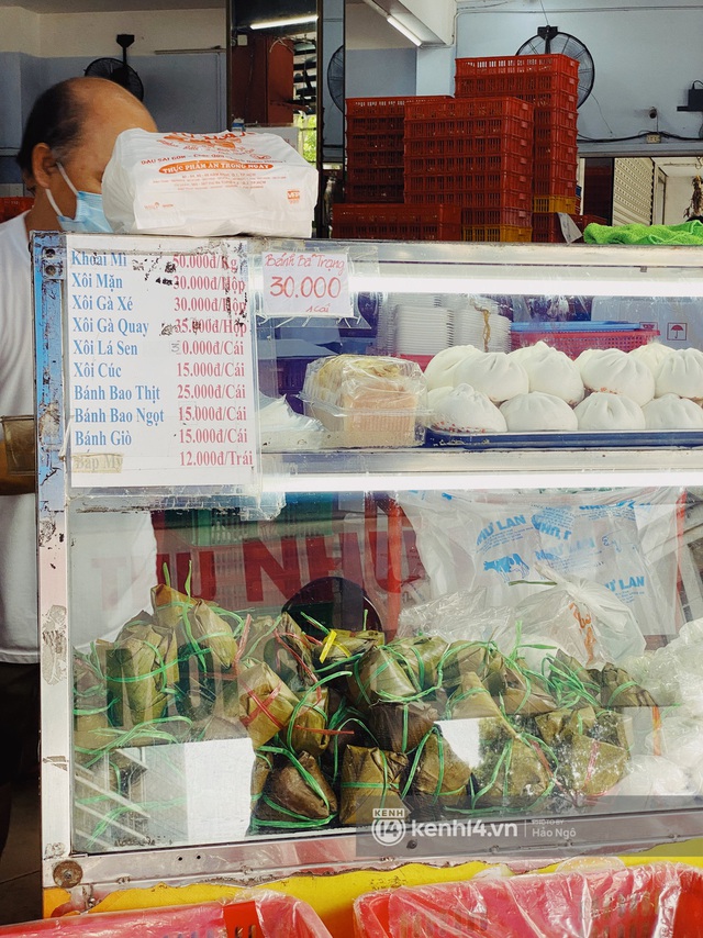  Bánh Trung thu Như Lan có 50 tuổi vẫn hot nhất Sài Gòn: Shipper đợi 2 tiếng chưa tới lượt, khách sộp mua hẳn 11 triệu tiền bánh! - Ảnh 17.
