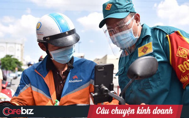 Càng phụ thuộc vào các đơn vị vận chuyển thứ 3 như Ahamove, sàn TMĐT càng gặp khó. Ảnh: Tuổi Trẻ - Ngọc Phượng