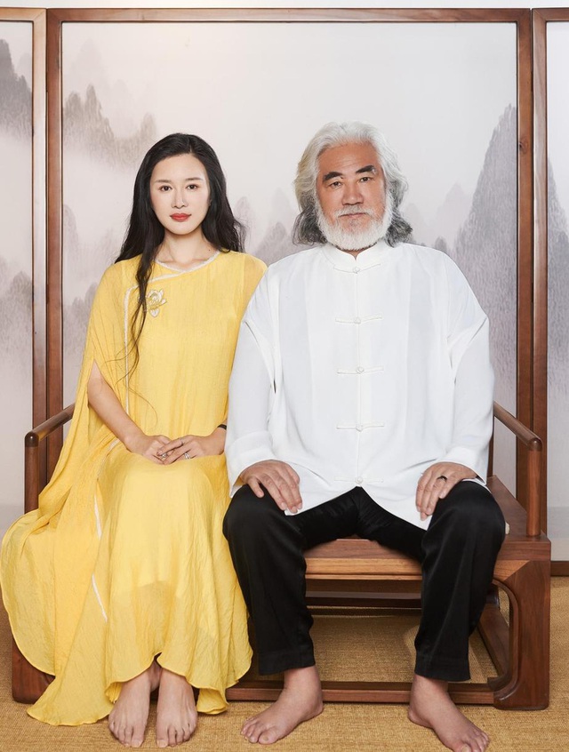 Tài tử Thiên long bát bộ: Hết thời, livestream bán vàng kiếm tiền, 70 tuổi lấy vợ đáng tuổi con - Ảnh 2.