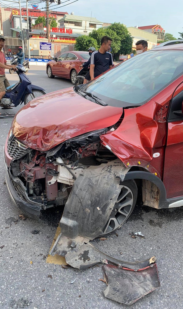 Những sự cố của VinFast Fadil khiến dân tình rủ nhau mua xe ngay lập tức: Xe có khả năng chống nước, thiệt hại bất ngờ khi đối đầu Nissan Navara, Lexus RX 350 - Ảnh 3.