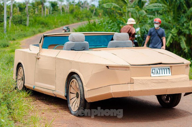  Thợ Việt chế kiểu dáng Rolls-Royce mui trần bằng bìa cứng - Ảnh 3.
